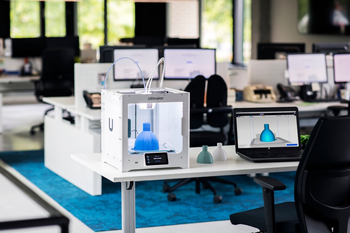Kompaktowa drukarka 3D UltiMaker S3 – idealna inwestycja dla małych i średnich firm